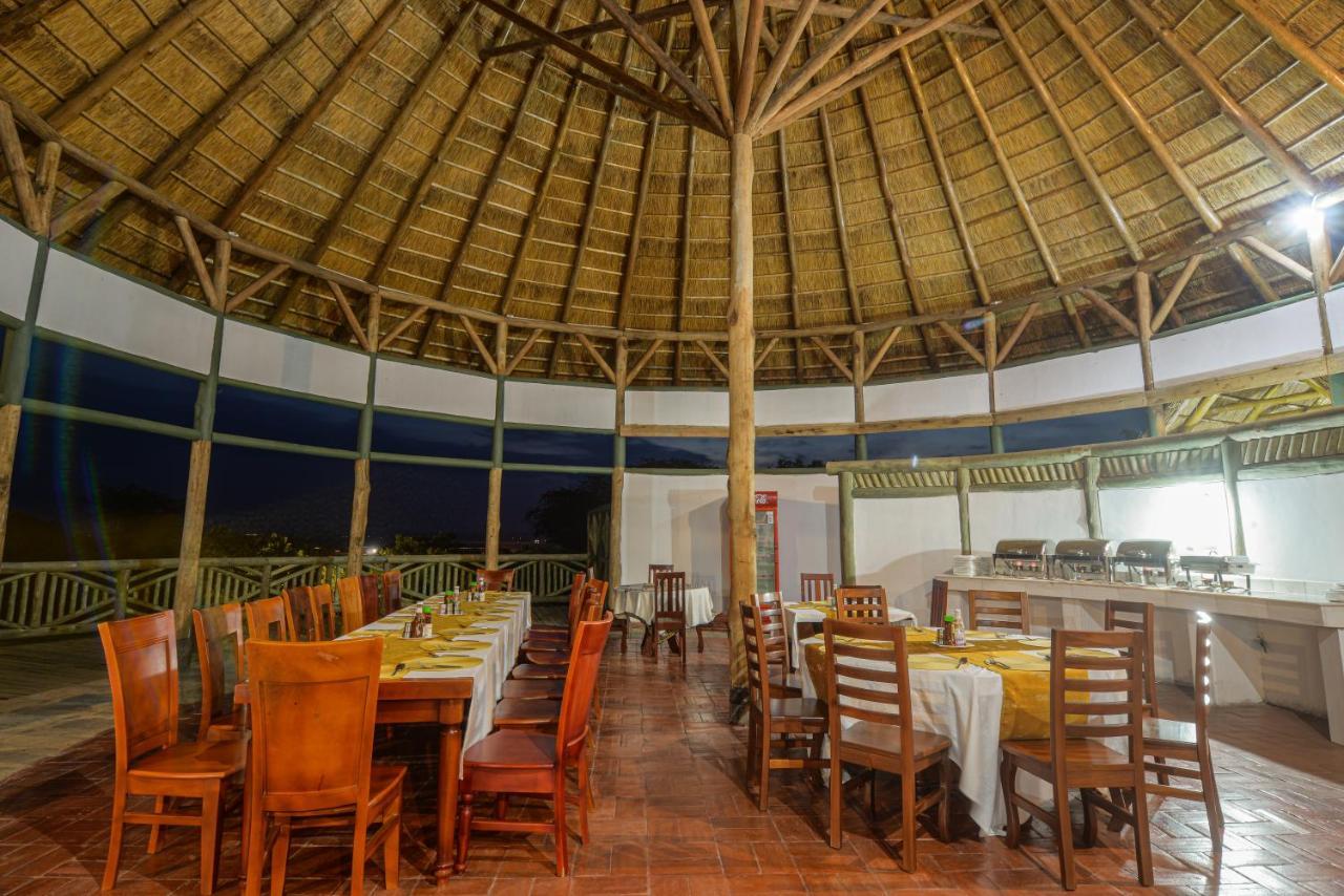 Tilenga Safari Lodge Arua Exteriör bild